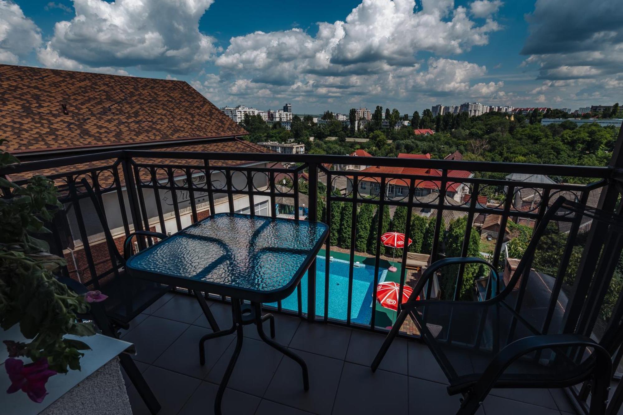 Lolo'S Bliss Hotel คีชีเนา ภายนอก รูปภาพ
